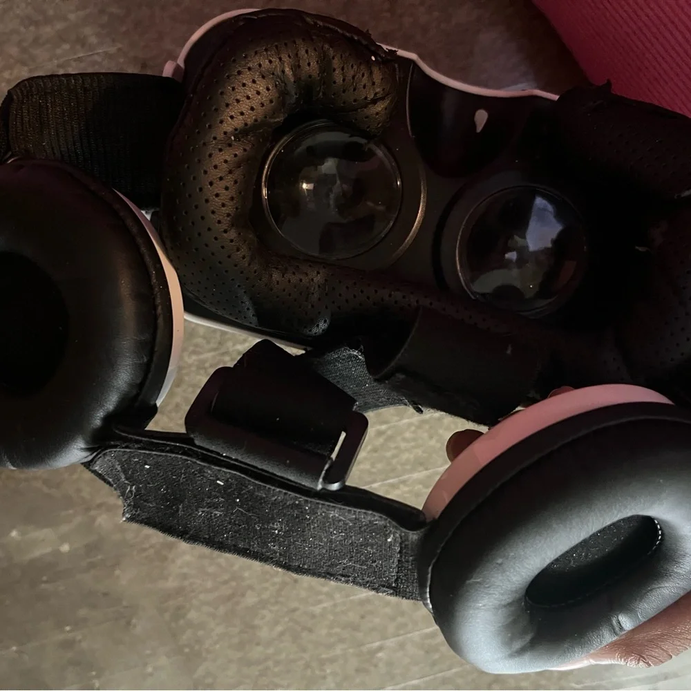 Black and white VR (virtual reality) headset